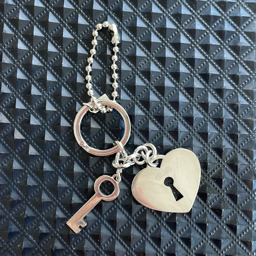 Coach Coach Signature  C  Large Silver Heart and Key - Keychain keyring Charm - Picture 2 of 6